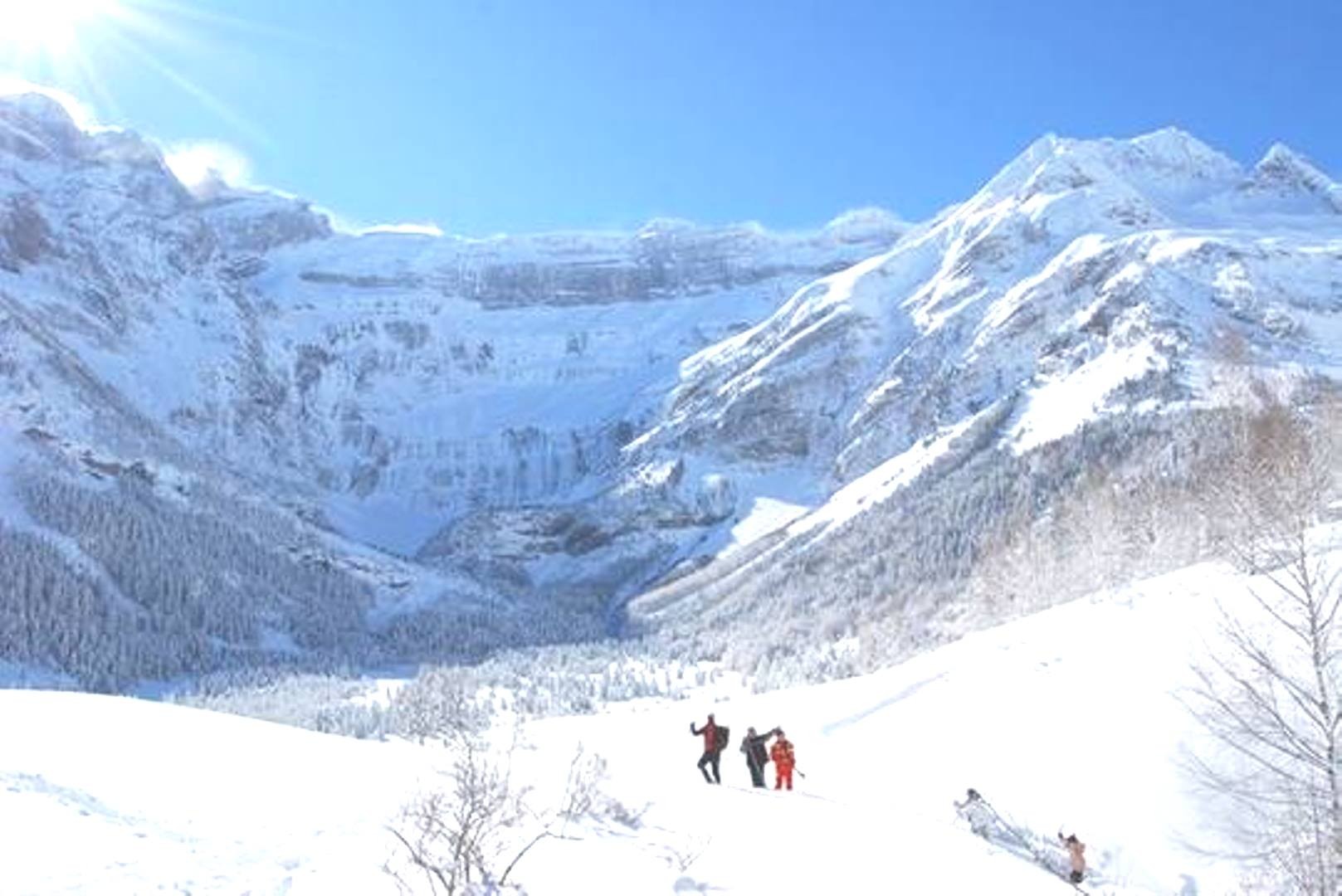 GAVARNIE   / RAQUETTES VERS LE CIRQUE 